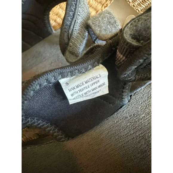 Boys size 2/3 & 5 Slip on Flip flops - Picture 5 of 7